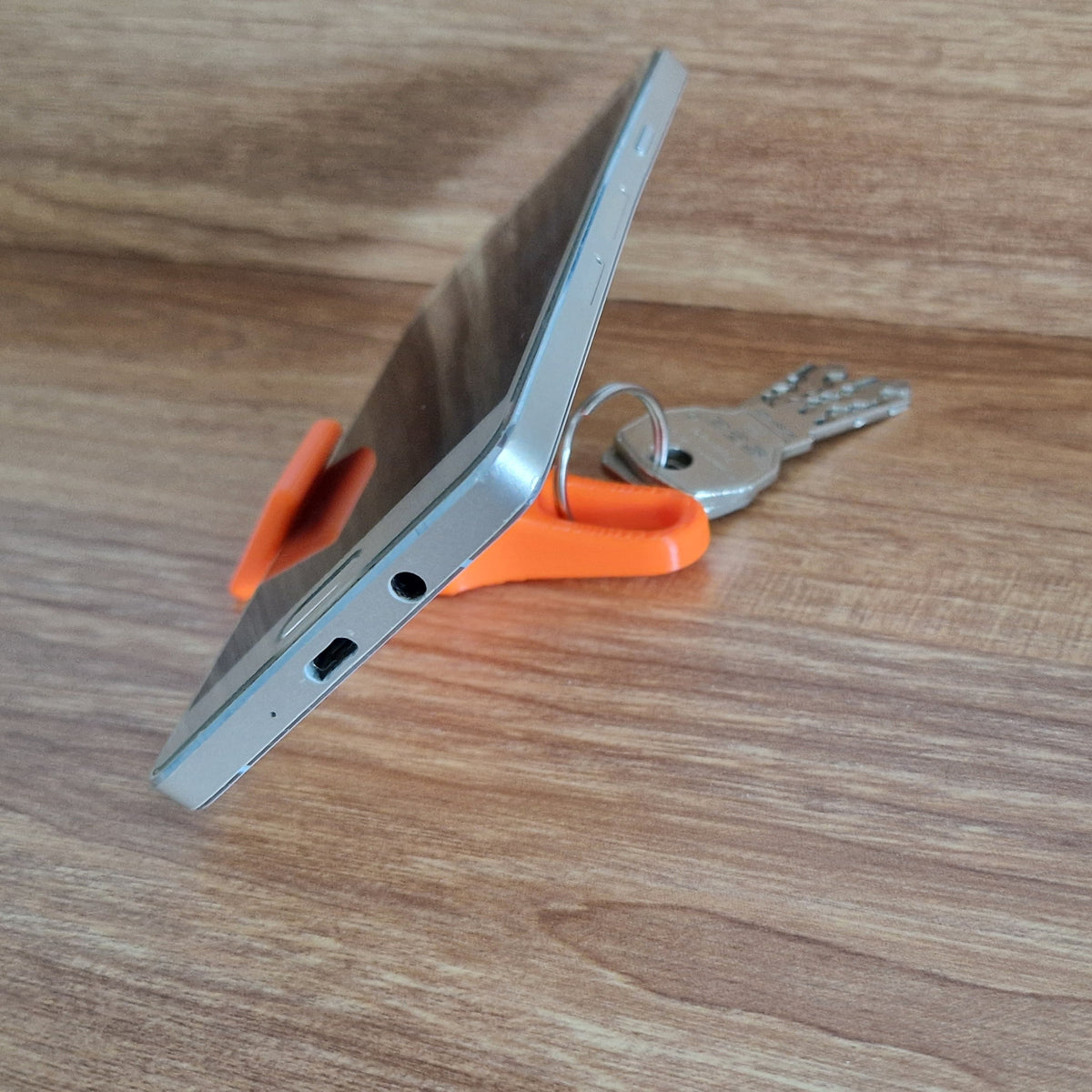Schlüsselanhänger mit Handyhalterung